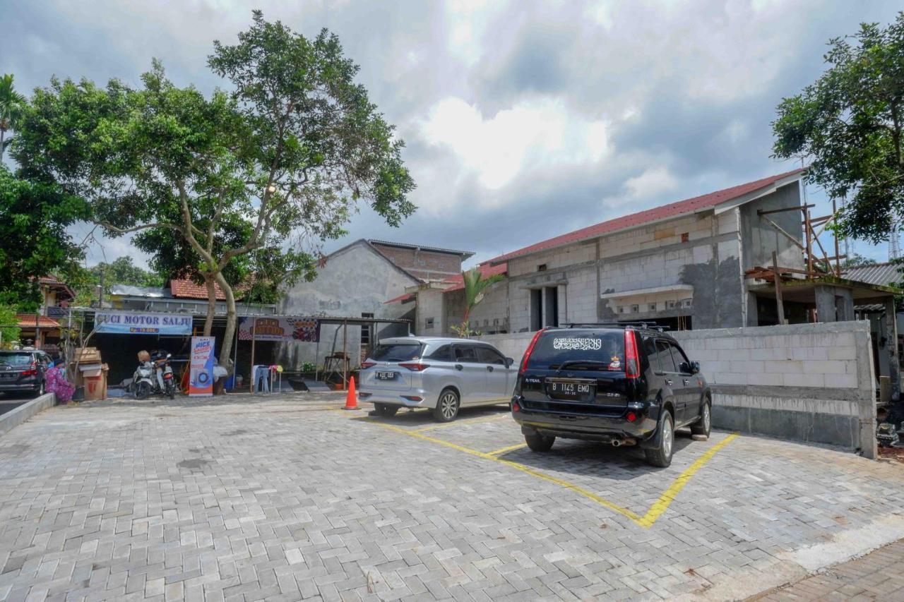 Reddoorz Plus Near Patung Kuda Undip Jatingaleh Esterno foto