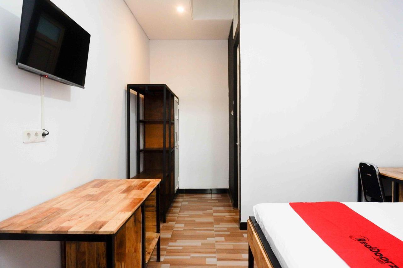 Reddoorz Plus Near Patung Kuda Undip Jatingaleh Esterno foto