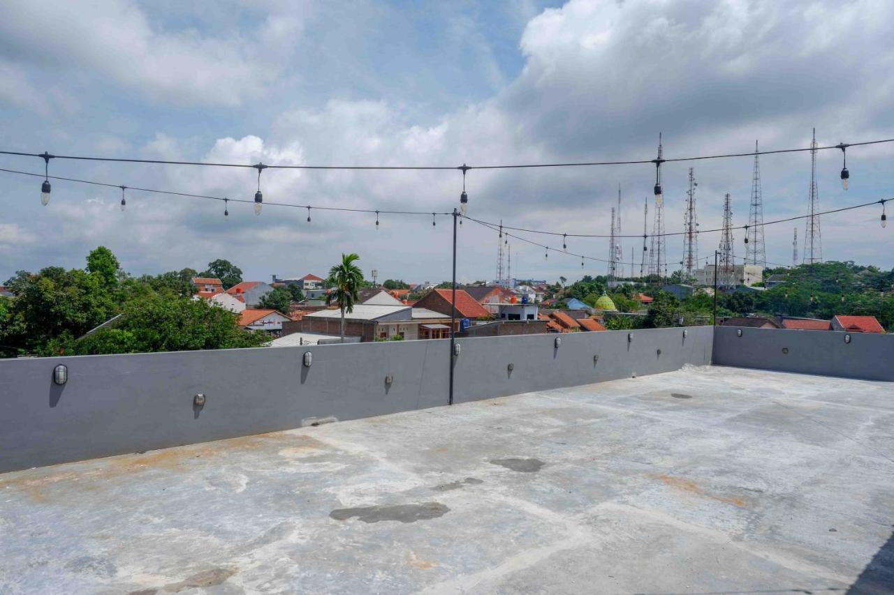 Reddoorz Plus Near Patung Kuda Undip Jatingaleh Esterno foto